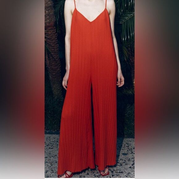 Zara long pleated jumpsuit - Picture 3 of 7